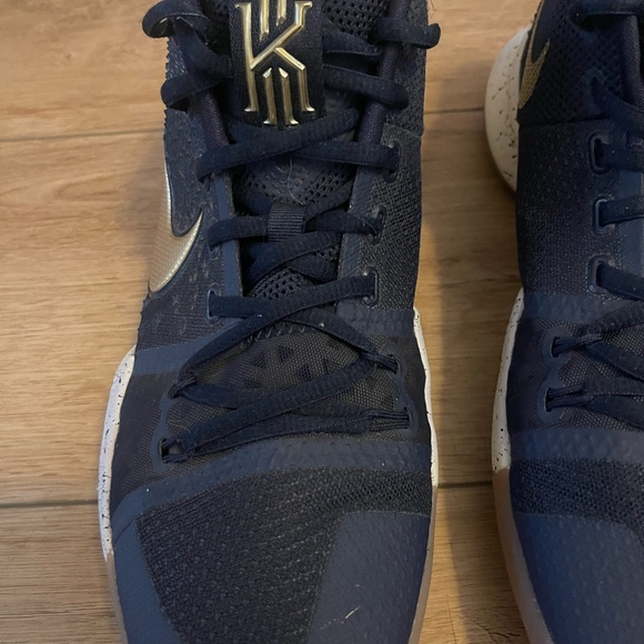 Nike Kyrie 3 Irving basketball shoes men’s size 9 sneakers obsidian gold - Picture 3 of 15